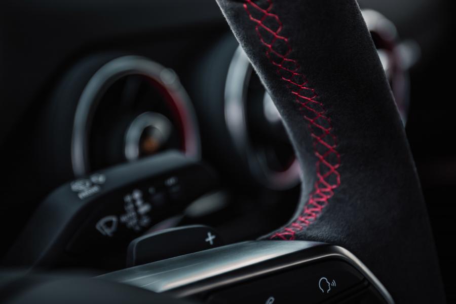 Детали интерьера Audi TTS Coupe (8S) 2018 года  (WW) (фото 120 из 254)